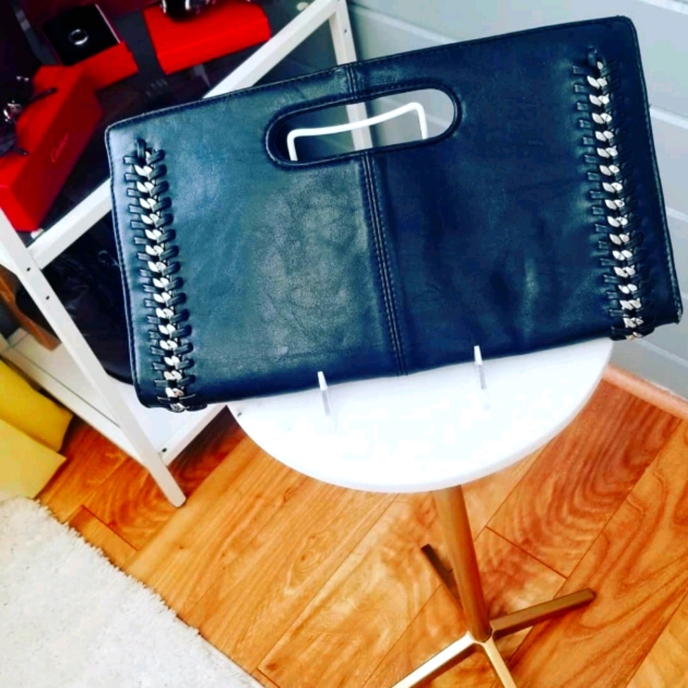 black clutch